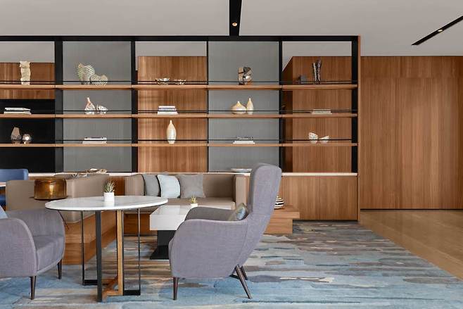 모던하고 깔끔한 로비 ⓒFairfield by Marriott Cebu Mandaue City