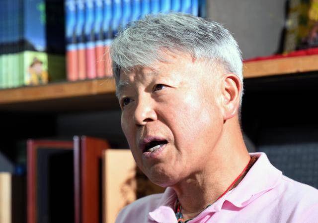 엄홍길 휴먼재단 상임이사가 6월 19일 서울 종로구 재단 사무실에서 한국일보와 인터뷰를 하고 있다. 왕태석 선임기자