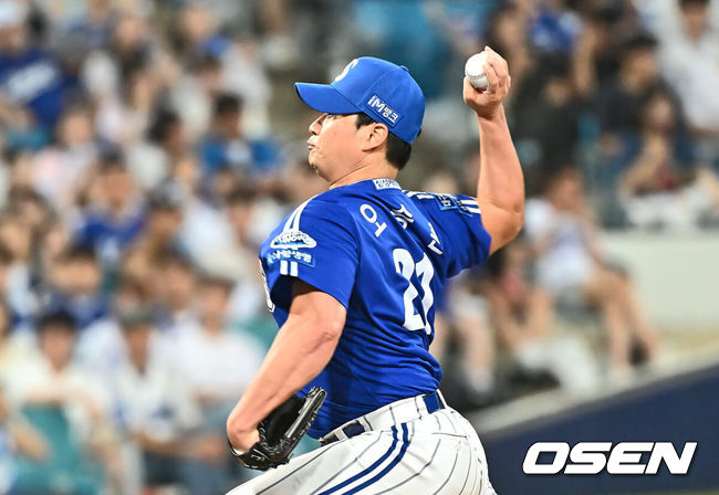 [OSEN=대구, 이석우 기자] 4일 대구삼성라이온즈파크에서 2024 신한 SOL 뱅크 KBO 리그 삼성 라이온즈와 KIA 타이거즈의 경기가 열렸다. 홈팀 삼성은 백정현이 선발 출전하고 방문팀 KIA는 양현종이 선발로 출전했다. 삼성 라이온즈 오승환이 역투하고 있다. 2024.07.04 / foto0307@osen.co.kr