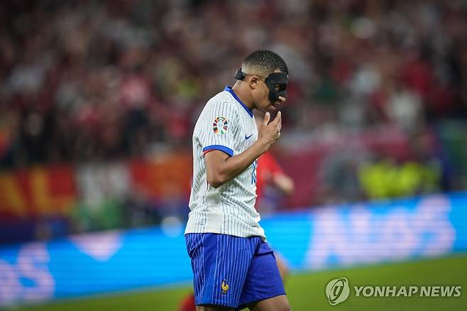 교체되는 음바페 [신화=연합뉴스]