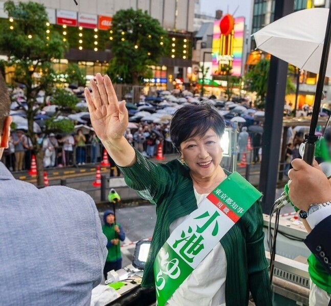 고이케 유리코 도쿄도지사의 선거 운동 모습. 고이케 지사 SNS 갈무리