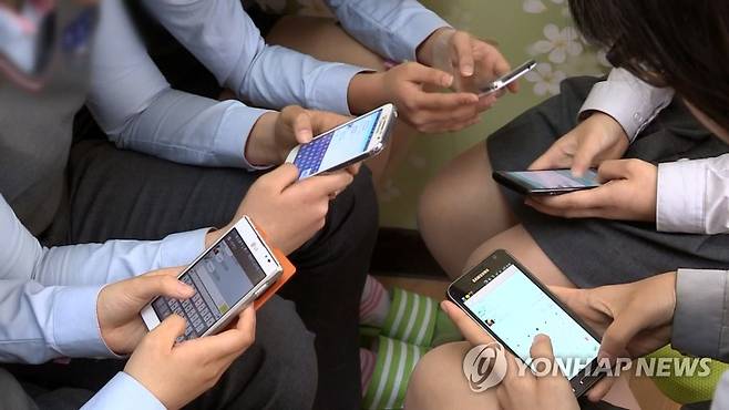청소년 스마트폰 [연합뉴스TV 제공]