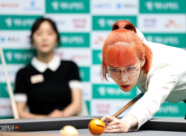 김다희가 7일 밤 열린 프로당구 시즌 2차 투어 하나카드 챔피언십 결승전에서 집중하고 있다. PBA 제공