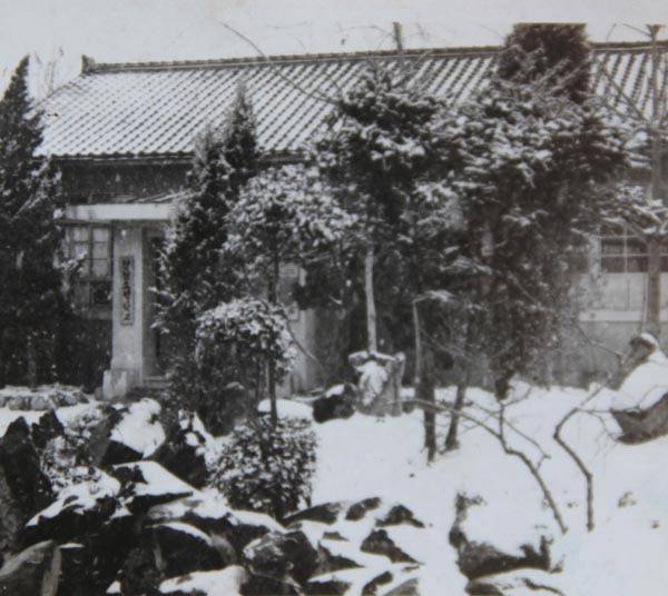부산 부산진구청 인근에 자리했던 고아원 ‘경남소년학교’의 모습. 국제신문DB