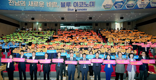 지난 4월 16일 전남도청 김대중강당에서 한국공인중개사협회 전남도회와 함께 전세 사기 예방과 중개서비스 개선을 위한 결의대회가 열렸다. 사진 제공=전라남도