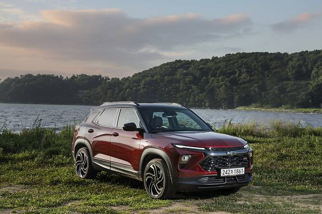 소형이지만 당당한 정통  SUV 스타일과 성능으로 무장한 쉐보레 더 뉴 트레일블레이저. 사진제공 ｜GM