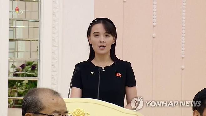 중국 당정 대표단 초대 연회서 연설하는 김여정 (서울=연합뉴스) 북한 조선중앙TV는 31일 새 기록영화 '만대에 떨쳐가리 위대한 전승의 영광을'에서 김정은 국무위원장이 지난 28일 리훙중 전국인민대표대회 상무위원회 부위원장(국회부의장 격)을 단장으로 하는 중국 당정 대표단을 접견하고 초대한 연회에서 김여정 노동당 부부장이 연설하는 모습을 방영했다. [조선중앙TV 화면] 2023.7.31 
    [국내에서만 사용가능. 재배포 금지. For Use Only in the Republic of Korea. No Redistribution] nkphoto@yna.co.kr