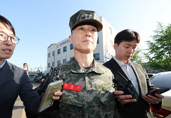 임성근 전 해병대 1사단장이 지난 5월 경북 경산시 경북경찰청 형사기동대에서 '해병대 채상병 순직 사건'과 관련해 22시간이 넘는 조사를 받고 청사를 나서고 있다. 〈사진=연합뉴스〉