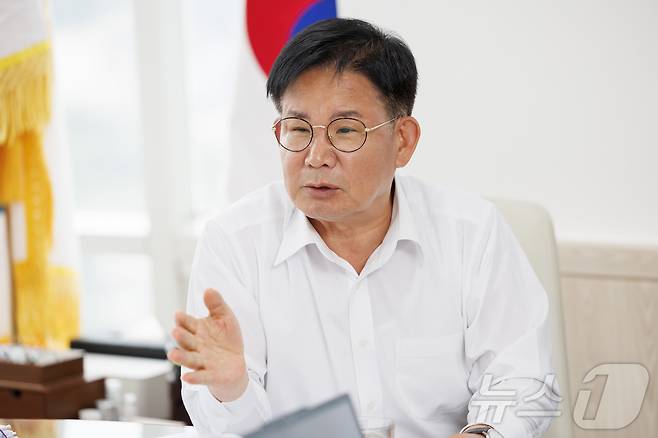 박강수 마포구청장이 구청장실에서 뉴스1과 인터뷰를 하고 있다.(마포구청 제공)