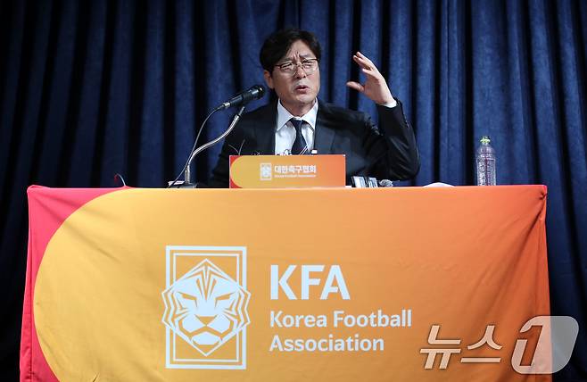 이임생 대한축구협회(KFA) 기술본부 총괄이사가 8일 오전 서울 종로구 신문로 축구회관에서 축구 국가대표팀 감독 선임과 관련한 브리핑을 하고 있다.  2024.7.8/뉴스1 ⓒ News1 오대일 기자