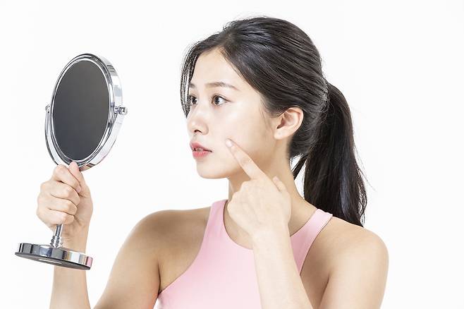 선크림의 밀착력을 높이려면 얇게 펴 바르고 겹겹이 바르는 게 중요하다. /사진=클립아트코리아