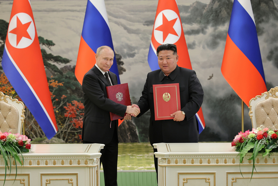 Russian President Vladimir Putin, left, and North Korea's leader Kim Jong-un pose for a photo during the signing ceremony of a comprehensive strategic partnership agreement in Pyongyang, North Korea, on June 19. [NEWS1]