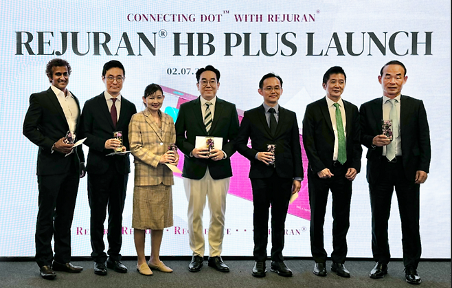 파마리서치는 이달 초 싱가포르 포시즌스 호텔에서 ‘리쥬란HB Plus’ 출시 심포지엄을 개최했다고 9일 밝혔다. [사진 제공= 파마리서치]