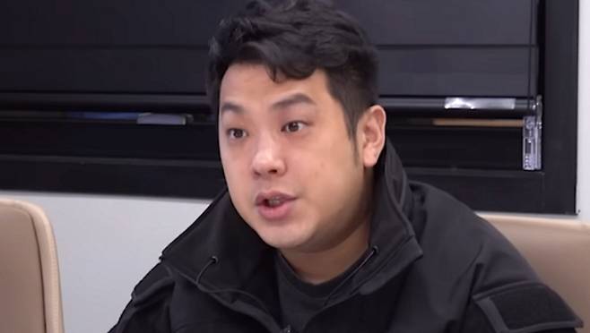 유튜버 '카라큘라' 이세욱(35)씨가 서울 서초구 서초동의 한 아파트를 매입한 것으로 확인됐다. 사진은 카라큘라 이세욱씨. /사진=유튜브 채널 '카라큘라 미디어' 캡처