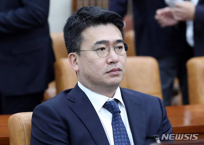 [서울=뉴시스] 이영환 기자 = 이국환 우아한형제들 대표가 26일 오후 서울 여의도 국회에서 열린 환경노동위원회 종합감사에 증인으로 출석하고 있다. 2023.10.26. 20hwan@newsis.com