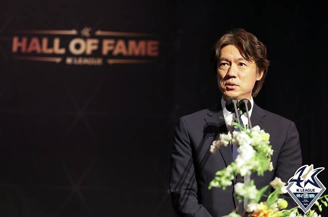 ▲ K리그1 울산 HD는 "홍명보 감독이 국가대표팀으로 간다. 우리 구단이 보내주는 것이다. 우리 구단이 리그를 가볍게 보거나 구단의 목표와 팬의 염원을 가볍게 생각해서가 아니다. 우리 구단의 자부심과 자신감이 있기 때문"이라고 홍명보 감독과 작별을 공식화 했다. ⓒ 한국프로축구연맹