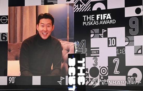 프리미어리그 사무국이 8일(한국시간) 공식 사회관계망서비스(SNS)를 통해 2019년 손흥민의 번리전 80m 드리블 득점을 다시 올렸다.&nbsp;사무국은 해당 영상을 올리며 '손흥민 vs 번리, 2019년. 미쳤어'라며 80m 단독 드리블 돌파에 이은 침착한 득점 영상을 다시 올렸다. 7월 8일 서른두 번째 생일을 맞은 손흥민을 기념하기 위함이다.&nbsp;연합뉴스