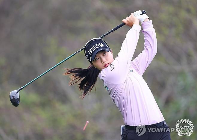최예림, 13번 홀 티샷 (서울=연합뉴스) 최예림이 5일 제주 서귀포시 테디밸리 골프앤리조트에서 열린 '두산 We've 챔피언십' 2라운드 13번 홀에서 티샷하고 있다. 2024.4.5 [KLPGT 제공. 재판매 및 DB 금지] photo@yna.co.kr