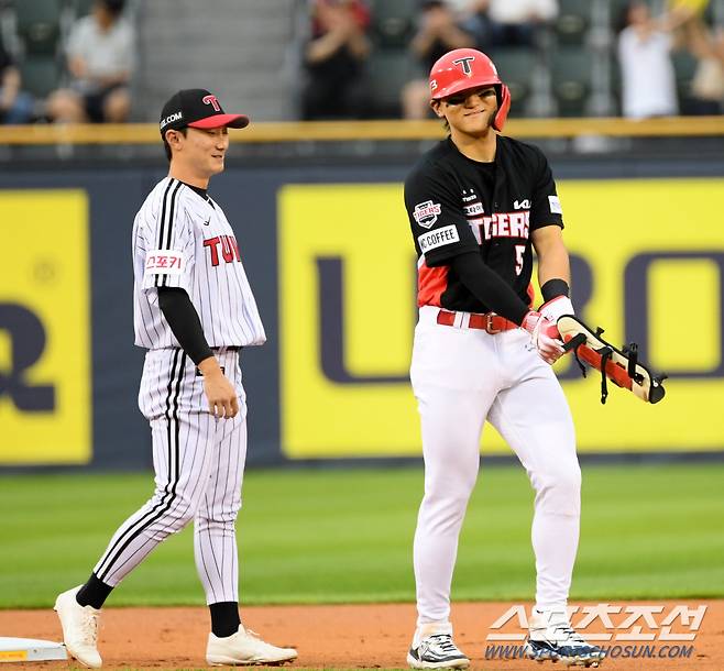 감독님이 웃으시면 저도 행복합니다