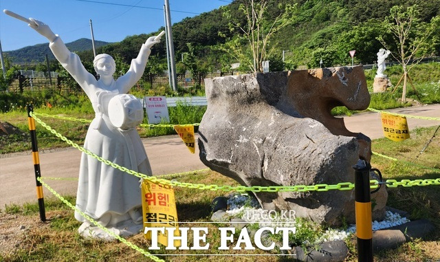 경북도가 '조형물 설치 관련 특정감사' 결과 청도군이 사기혐의로 구속된 조각가 A씨에 대해 규정을 어겨가며 특혜를 준 것이 사실로 드러났다./청도=김민규 기자