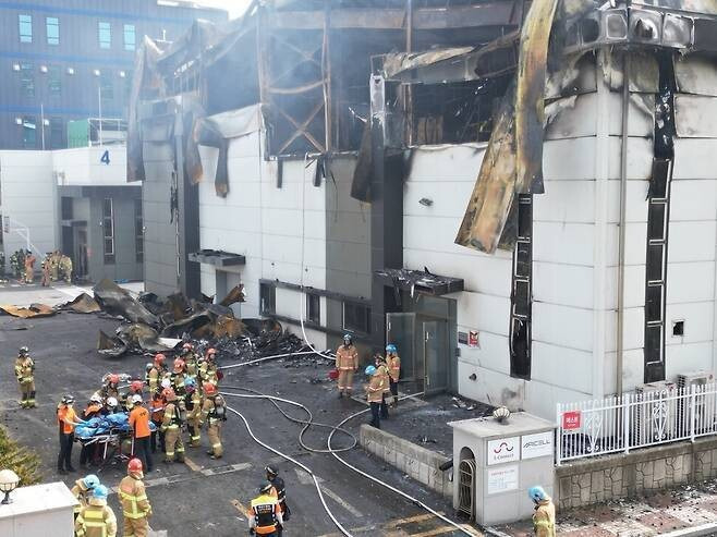 지난달 24일 화재가 발생한 경기도 화성시 서신면 아리셀 공장. 연합뉴스