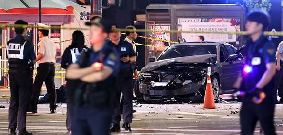 지난 1일 서울 시청역 인근 교차로에서 차량이 역주행 후 인도로 돌진해 9명이 숨지고 7명이 다치는 사고가 발생했다. 사진은 당시 사고현장. [사진=뉴시스]