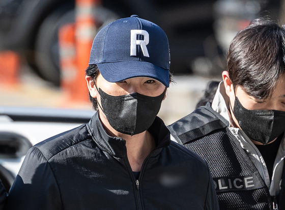 Former Doosan Bears infielder Oh Jae-won attends an arrest warrant hearing at the Seoul Central District Court in southern Seoul on March 21. [NEWS1]