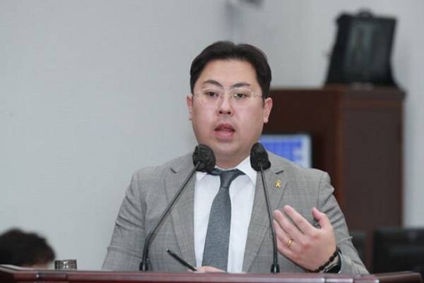 ▲한동수 더불어민주당 제주도당 대변인.ⓒ제주도의회