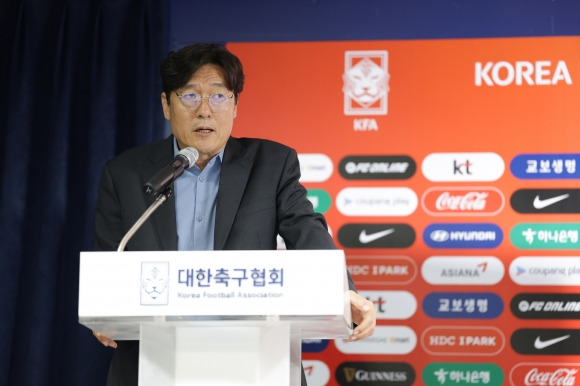 이임생 대한축구협회 기술총괄이사가 지난달 20일 서울 종로구 축구회관에서 진행한 한국 축구 국가대표팀 기술철학 발표회에서 대표팀의 방향성에 대해 설명하고 있다. 대한축구협회 제공