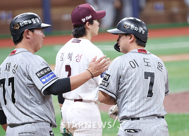 [포토] 이도윤 '오늘 공이 크게 보여요'