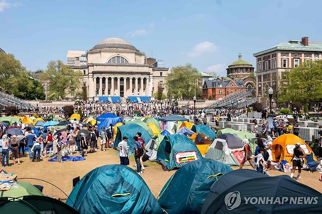 지난 4월 29일(현지시간) 친팔레스타인 시위대가 점거한 미국 뉴욕 컬럼비아대 캠퍼스 [AFP 연합뉴스 자료사진. 재배포 및 DB 금지]