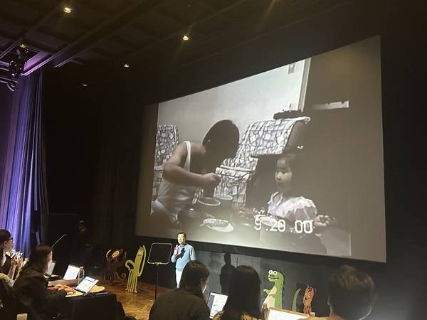 푸디버디 출시 행사에서 직접 라면에 대한 에피소드를 들려주는 김홍국 하림 회장/사진=김아름 기자 armijjang@