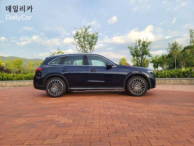 메르세데스-벤츠 GLC 300 4MATIC