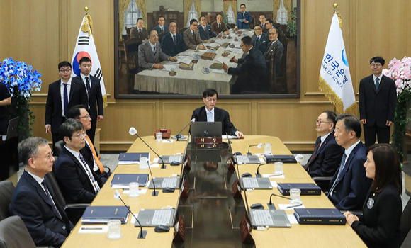 한국은행이 11일 금융통화위원회를 진행하는 모습. [사진=한국은행]