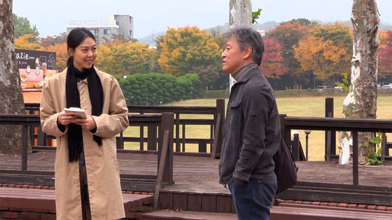 A still from director Hong Sang-soo's latest film ″By The Stream″ [JEONWONSA FILM]