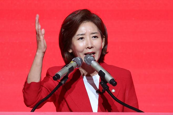 국민의힘 나경원 대표 후보가 8일 오후 광주 김대중컨벤션센터에서 열린 제4차 전당대회 광주·전북·전남·제주 합동연설회에서 정견발표를 하고 있다. [연합]