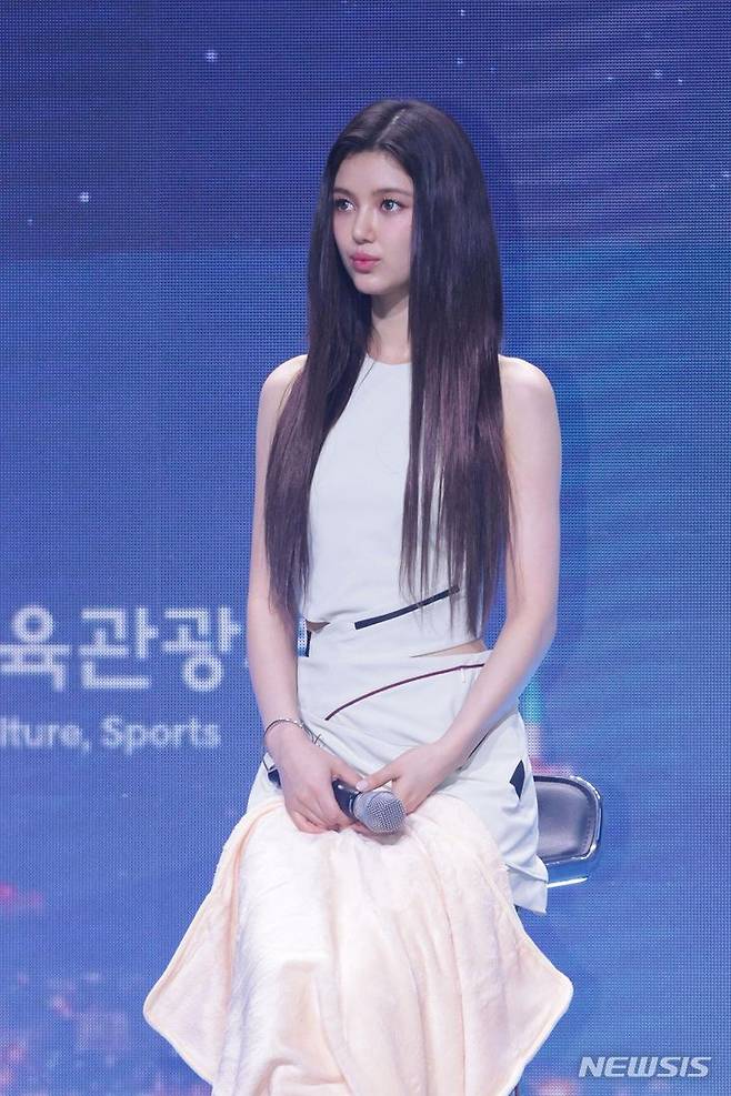 [서울=뉴시스] 추상철 기자 = 그룹 뉴진스 다니엘이 11일 오전 서울 용산구 그랜드 하얏트 서울 그랜드볼룸에서 열린 '2024 한국 관광 명예홍보대사 위촉식'에 참석해 있다. (공동취재) 2024.07.11. photo@newsis.com