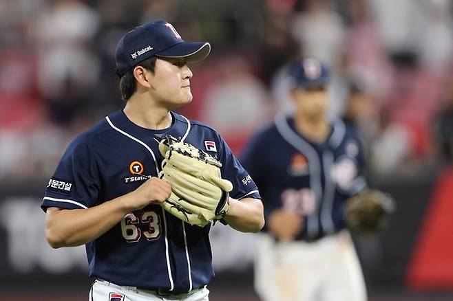 두산 김택연이 10일 수원 KT전 9회말 등판해 투구를 준비하고 있다. 두산 베어스 제공