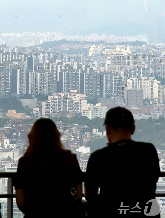 사진은 1일 서울 남산에서 바라본 아파트 단지. 2024.7.1/뉴스1 ⓒ News1 임세영 기자