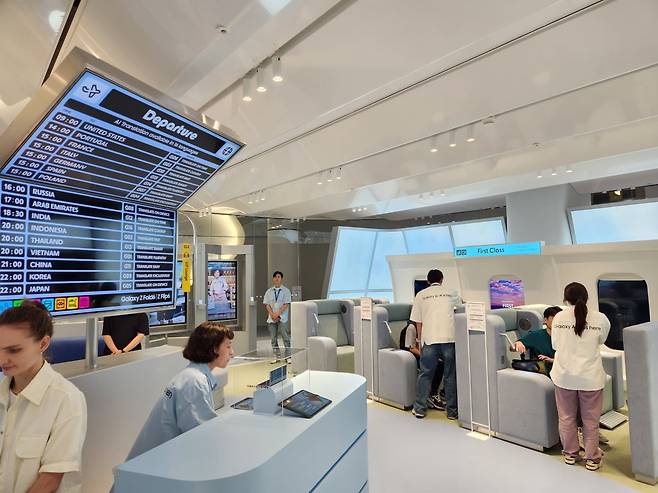 삼성전자가 11일 서울 여의도 '더현대 서울'에 공항 컨셉의 갤럭시 신제품 체험 공간인 '갤럭시 익스피리언스 스페이스'를 열었다. 사진=김대영 기자