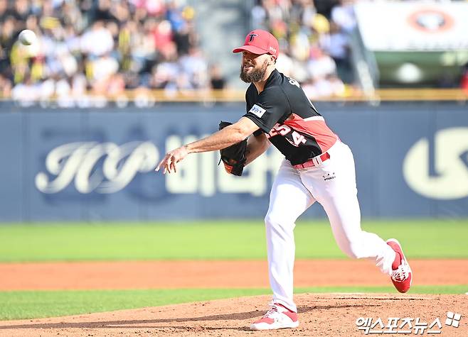 KIA 투수 알드레드는 11일 잠실구장에서 열린 '2024 신한 SOL Bank KBO 리그' LG와 주중 3연전 마지막 경기에서 선발 등판했다. 이날 6⅔이닝 무실점으로 팀 승리의 발판을 만들었다. 엑스포츠뉴스 DB