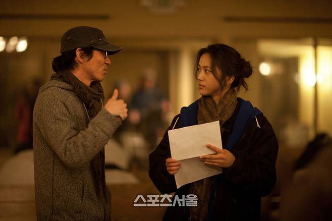 지난 2010년 영화 ‘만추’ 촬영 당시 김태용 감독(왼쪽)과 탕웨이의 모습. 스포츠서울DB