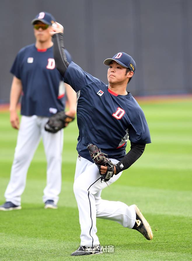 두산 시라카와가 11일 수원케이티위즈파크에서 열린 2024 KBO리그 KT전에 앞서 팀에 합류해 훈련을 진행하고 있다. 수원 | 박진업 기자 upandup@sportsseoul.com