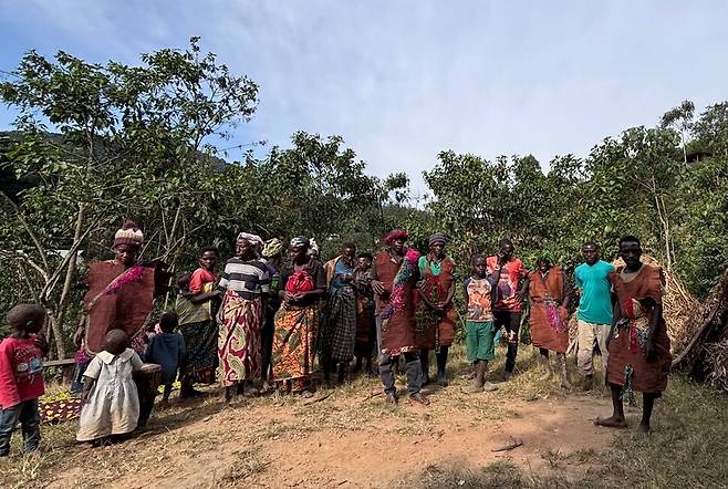우간다 브윈디 국립공원 내 바트와 마을 사람들의 모습. ⓒ구정은