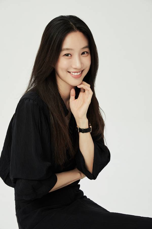 졸업 정려원 / 사진=블리치웨이스튜디오 제공