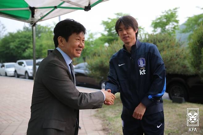 ▲ 대한축구협회는 13일 홍명보 축구대표팀 감독을 공식 선임했다고 발표했다. 협회는 홍명보 감독을 대표팀 사령탑으로 선임하는 것에 대해 2024년 4차 이사회 서면 결의 결과 총 23명 중 21명이 찬성했다고 밝혔다. ⓒ대한축구협회