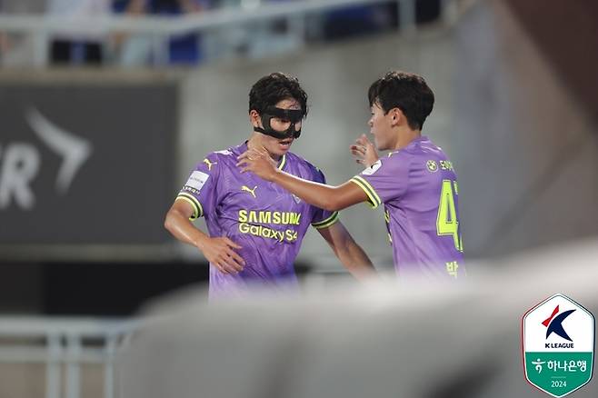 이규동과 박승수. 제공 | 한국프로축구연맹