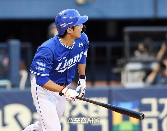 삼성 이재현이 14일 잠실구장에서 열린 2024 KBO리그 두산전에서 7회초 동점 적시 2루타를 치고 있다. 잠실 | 박진업 기자 upandup@sportsseoul.com