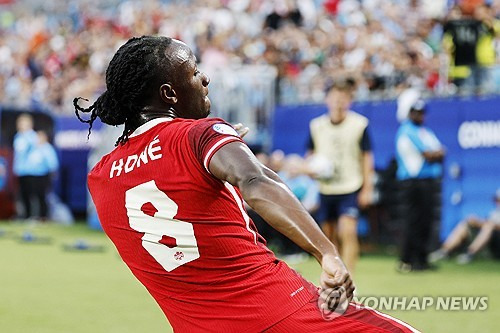 한국이 외면했던 사령탑 제시 마치 감독이 캐나다 축구대표팀에 부임하고 처음 참가한 메이저 대회인 코파 아메리카에서 돌풍을 일으키며 최종 4위를 차지했다. 캐나다는 14일(한국시간) 우루과이와의 2024 코파 아메리카 3·4위 결정전에서 선제골을 실점하고 역전하는 데 성공했으나 후반 막바지 통한의 동점골을 실점, 연장전에서 패배하면서 아쉽게 4위를 차지했다. 사진 연합뉴스