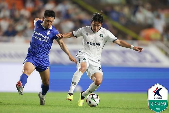 이기제(왼쪽). ⓒ 프로축구연맹